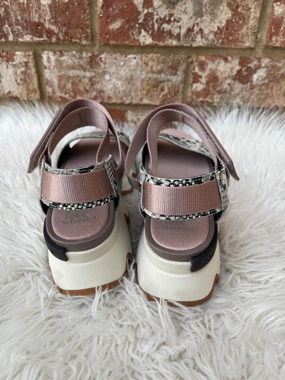 SOREL KINETIC MAUVE VAPOR SANDALS Size 9.5 - Picture 7 of 12